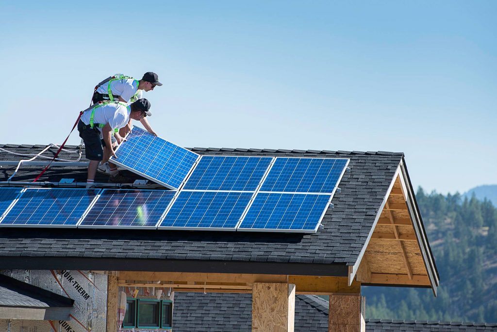 Как поддерживать и обслуживать солнечные панели: основные правила